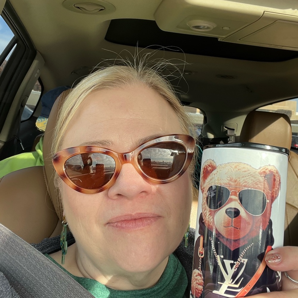 Meet your Posher, Emily